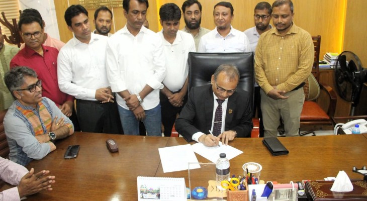 নজরুল বিশ্ববিদ্যালয়ের নতুন উপাচার্যের দায়িত্ব গ্রহণ